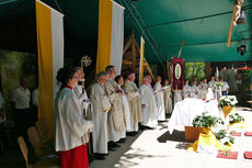 Festgottesdienst zum 1.000 Todestag des Heiligen Heimerads auf dem Hasunger Berg (Foto: Karl-Franz Thiede) Festgottesdienst zum 1.000 Todestag des Heiligen Heimerads auf dem Hasunger Berg (Foto: Karl-Franz Thiede)